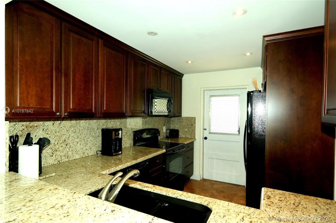Vendido Recientemente: $179,000 (1 camas, 1 baños, 756 Pies cuadrados)