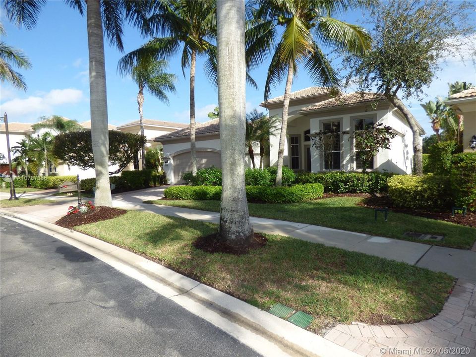 Recently Sold: $634,900 (3 beds, 3 baths, 2934 Square Feet)
