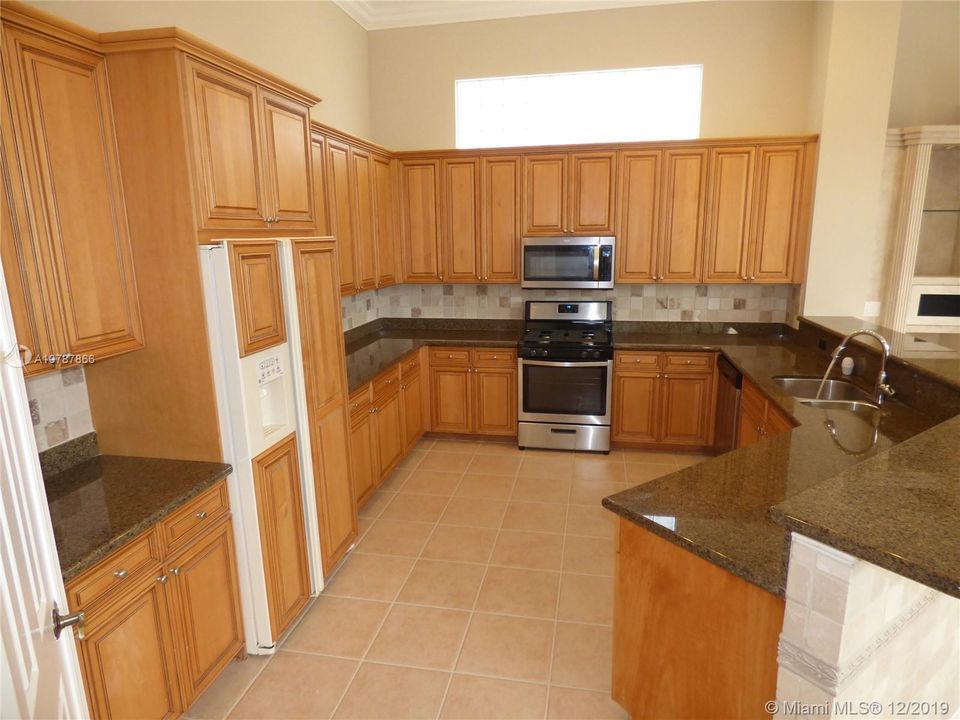 Recently Sold: $634,900 (3 beds, 3 baths, 2934 Square Feet)