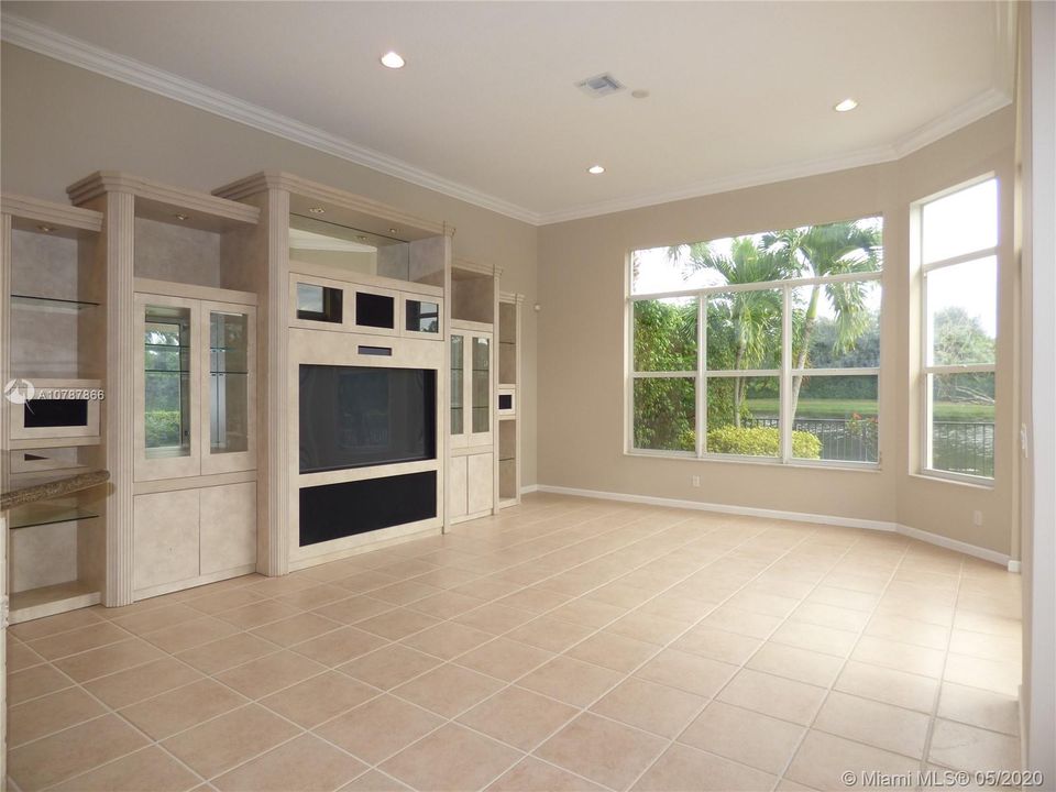 Recently Sold: $634,900 (3 beds, 3 baths, 2934 Square Feet)
