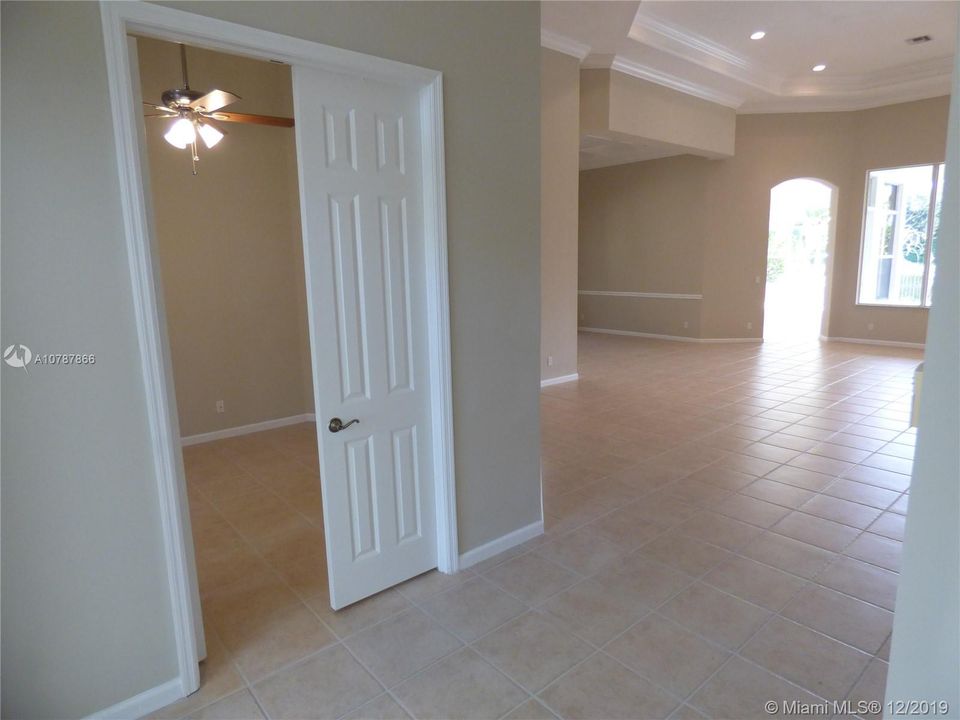 Recently Sold: $634,900 (3 beds, 3 baths, 2934 Square Feet)