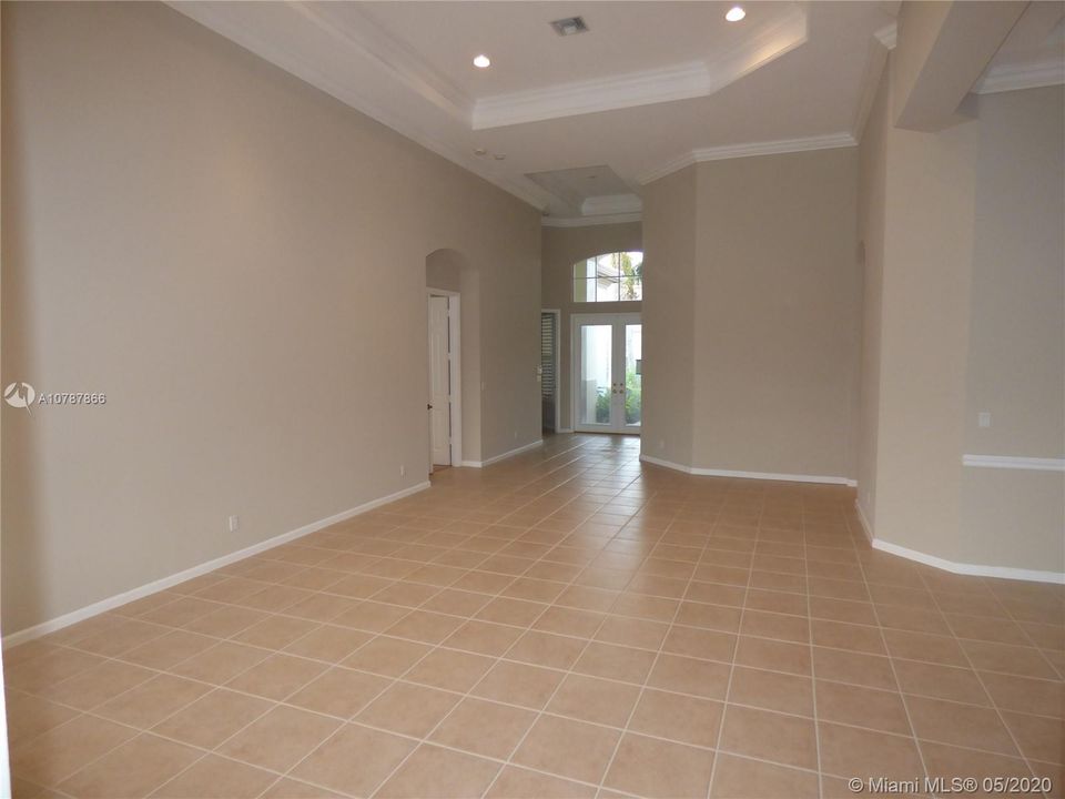 Recently Sold: $634,900 (3 beds, 3 baths, 2934 Square Feet)