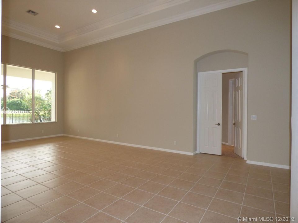 Recently Sold: $634,900 (3 beds, 3 baths, 2934 Square Feet)