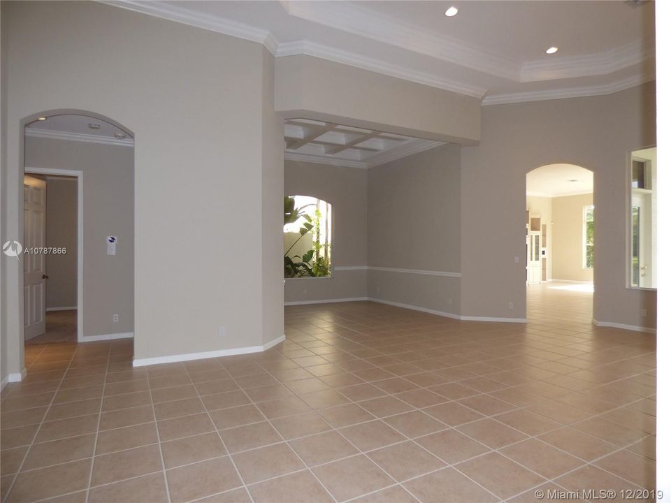 Recently Sold: $634,900 (3 beds, 3 baths, 2934 Square Feet)