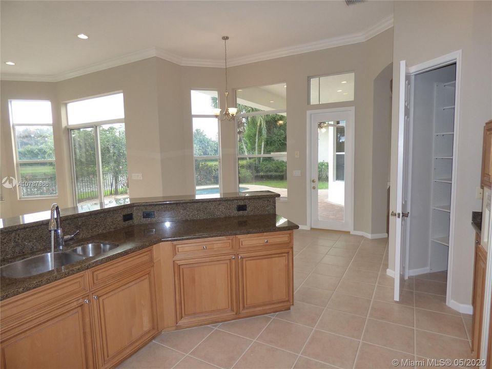 Recently Sold: $634,900 (3 beds, 3 baths, 2934 Square Feet)