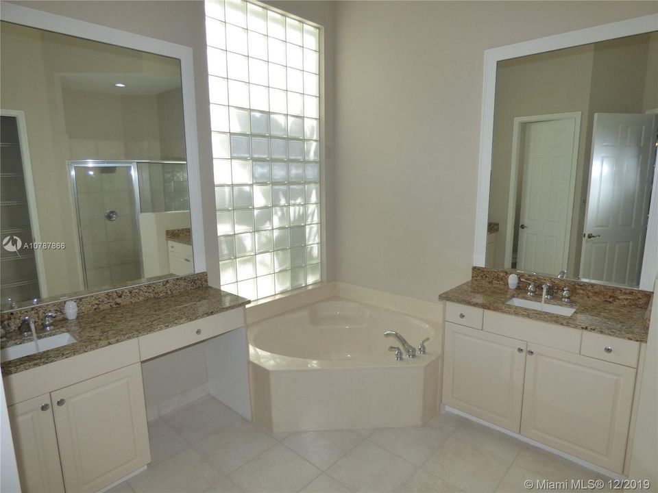 Recently Sold: $634,900 (3 beds, 3 baths, 2934 Square Feet)