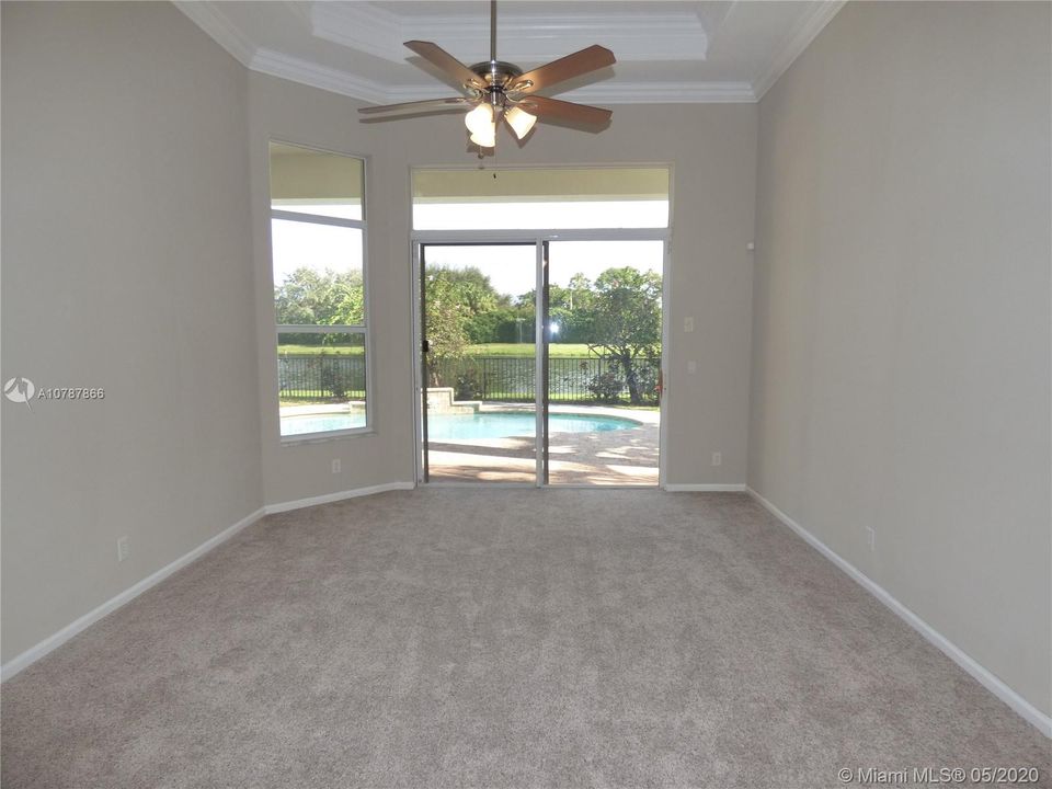 Recently Sold: $634,900 (3 beds, 3 baths, 2934 Square Feet)