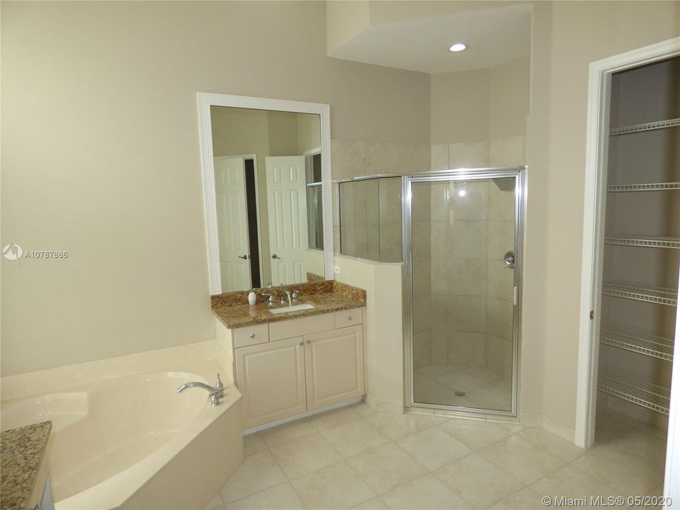 Recently Sold: $634,900 (3 beds, 3 baths, 2934 Square Feet)