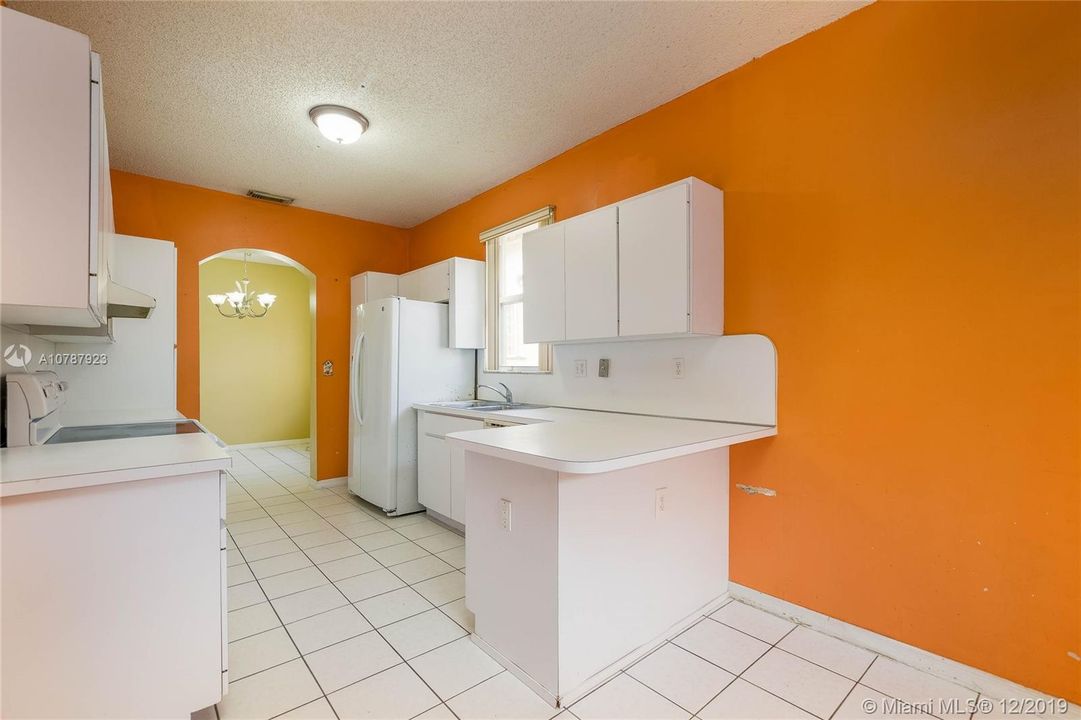 Недавно продано: $359,000 (4 спален, 2 ванн, 1825 Квадратных фут)
