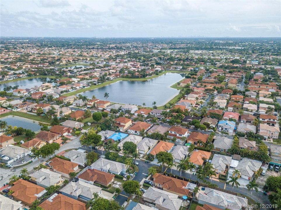 Недавно продано: $359,000 (4 спален, 2 ванн, 1825 Квадратных фут)