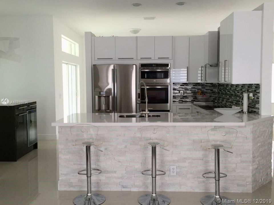 Recently Sold: $420,000 (3 beds, 2 baths, 1672 Square Feet)