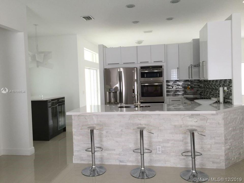 Recently Sold: $420,000 (3 beds, 2 baths, 1672 Square Feet)