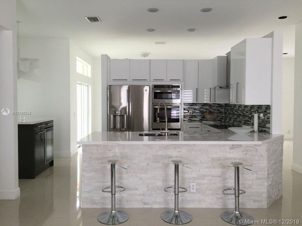 Recently Sold: $420,000 (3 beds, 2 baths, 1672 Square Feet)