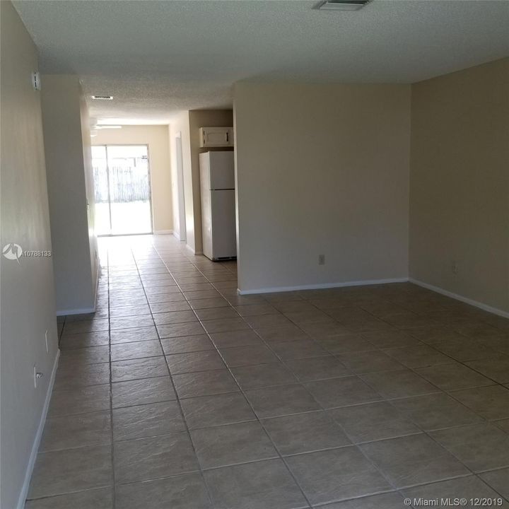 Recently Rented: $1,295 (2 beds, 1 baths, 1131 Square Feet)