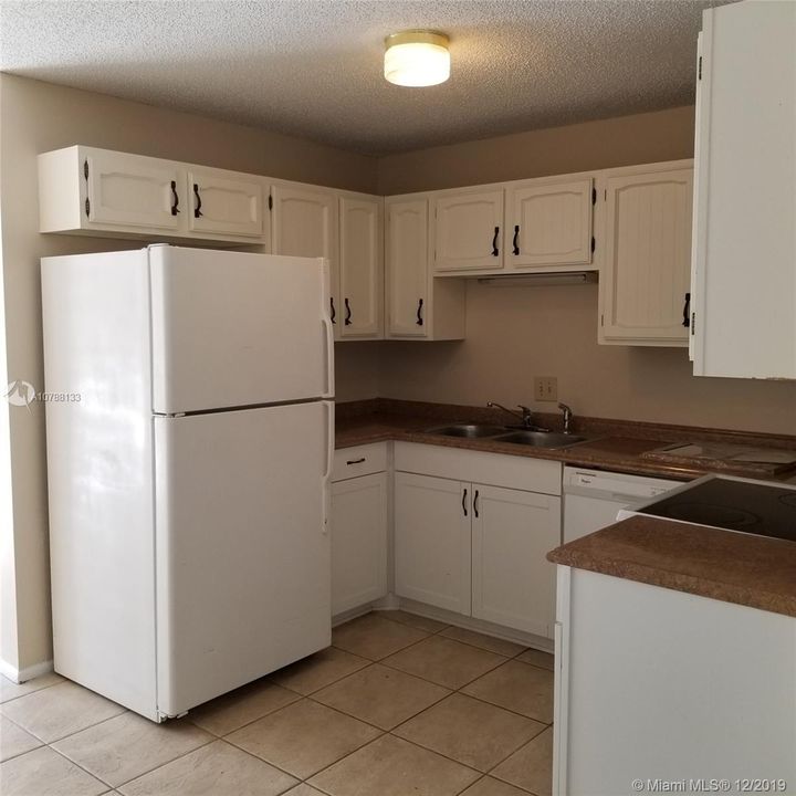 Recently Rented: $1,295 (2 beds, 1 baths, 1131 Square Feet)