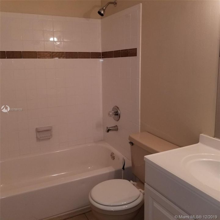 Recently Rented: $1,295 (2 beds, 1 baths, 1131 Square Feet)