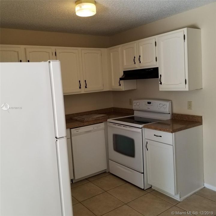 Recently Rented: $1,295 (2 beds, 1 baths, 1131 Square Feet)