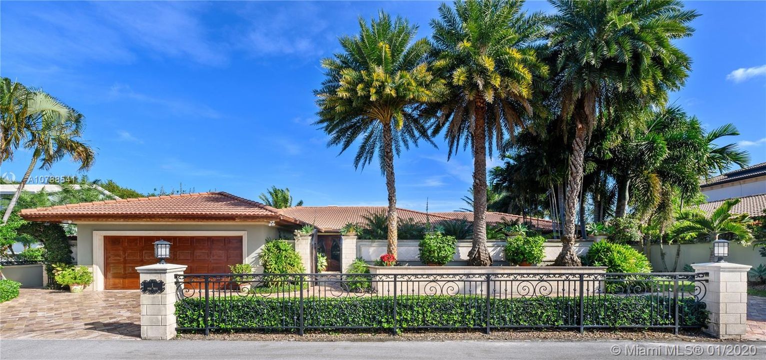 Recently Sold: $2,375,000 (3 beds, 2 baths, 2880 Square Feet)