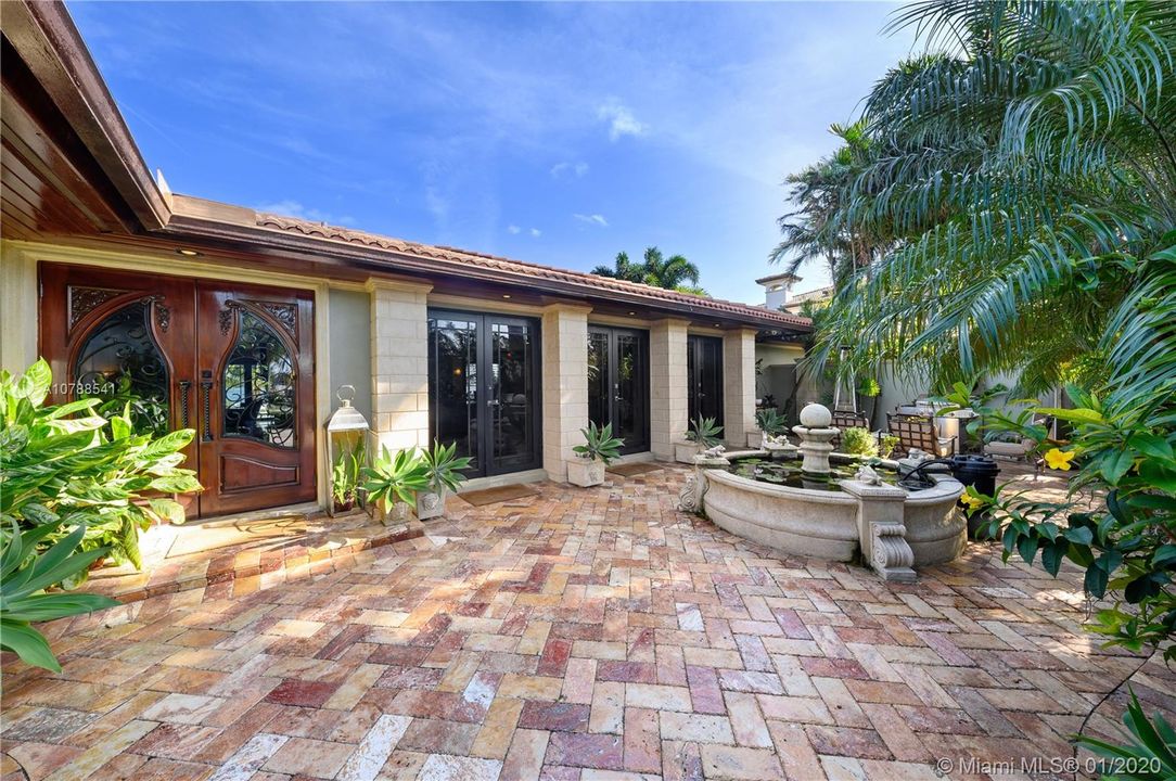 Recently Sold: $2,375,000 (3 beds, 2 baths, 2880 Square Feet)