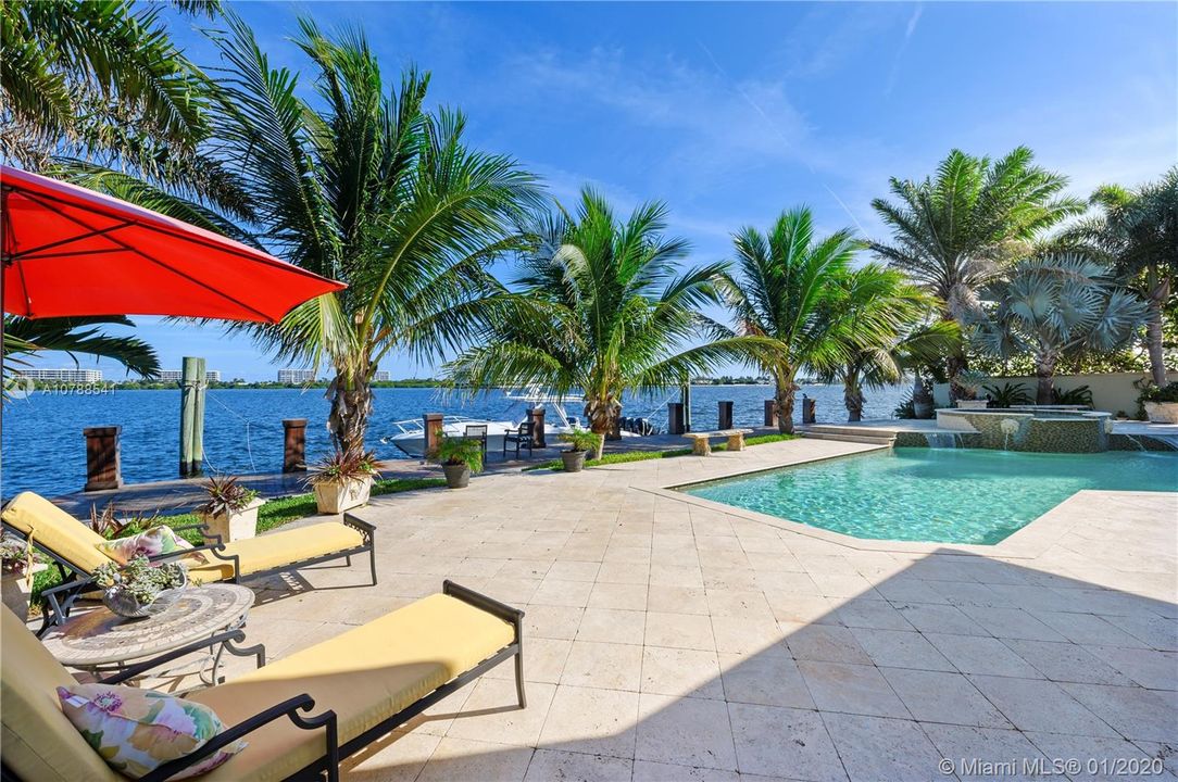 Recently Sold: $2,375,000 (3 beds, 2 baths, 2880 Square Feet)