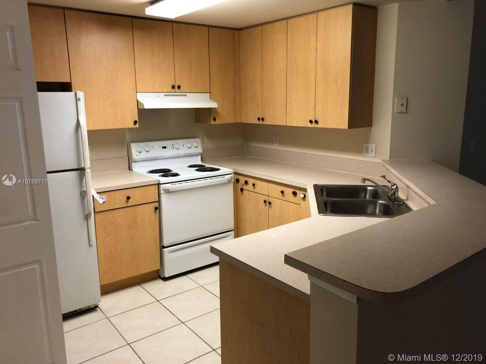 Recently Rented: $1,350 (2 beds, 2 baths, 979 Square Feet)