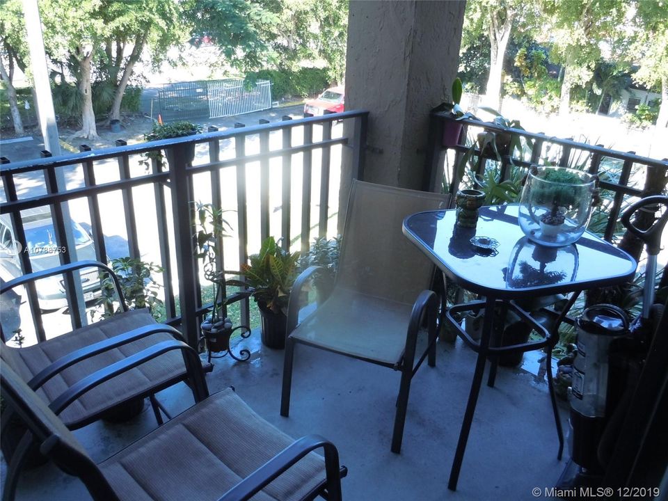 Recently Sold: $199,999 (2 beds, 2 baths, 982 Square Feet)