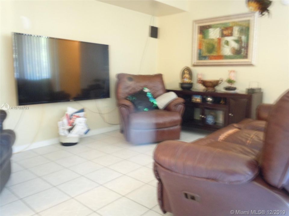 Recently Sold: $199,999 (2 beds, 2 baths, 982 Square Feet)