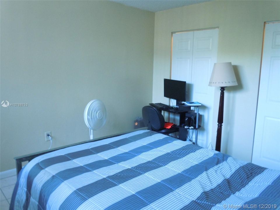 Recently Sold: $199,999 (2 beds, 2 baths, 982 Square Feet)