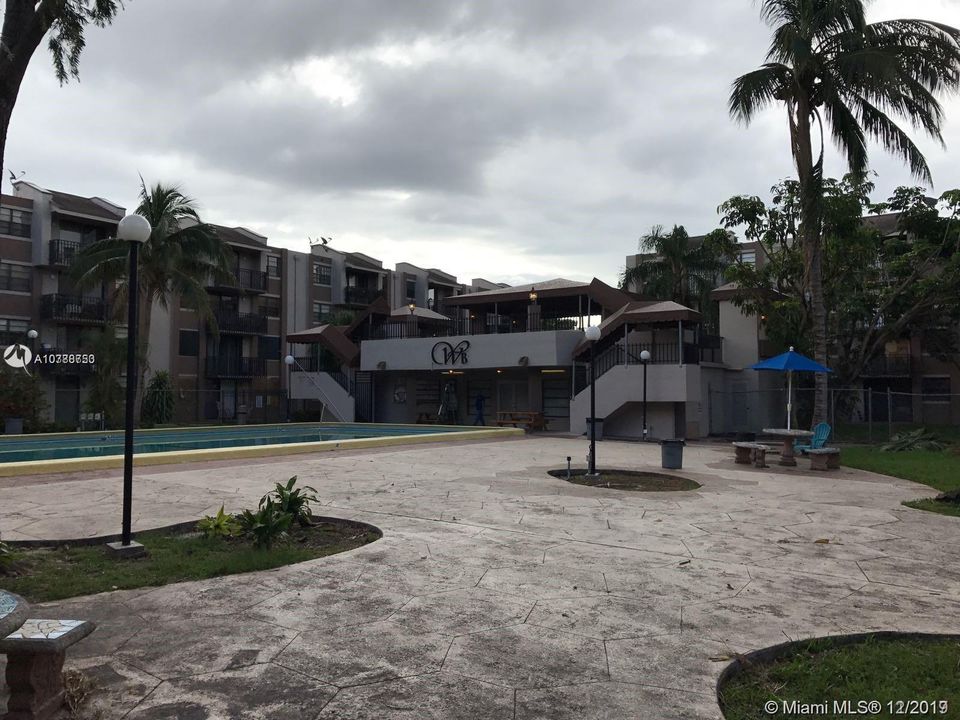 Recently Sold: $199,999 (2 beds, 2 baths, 982 Square Feet)