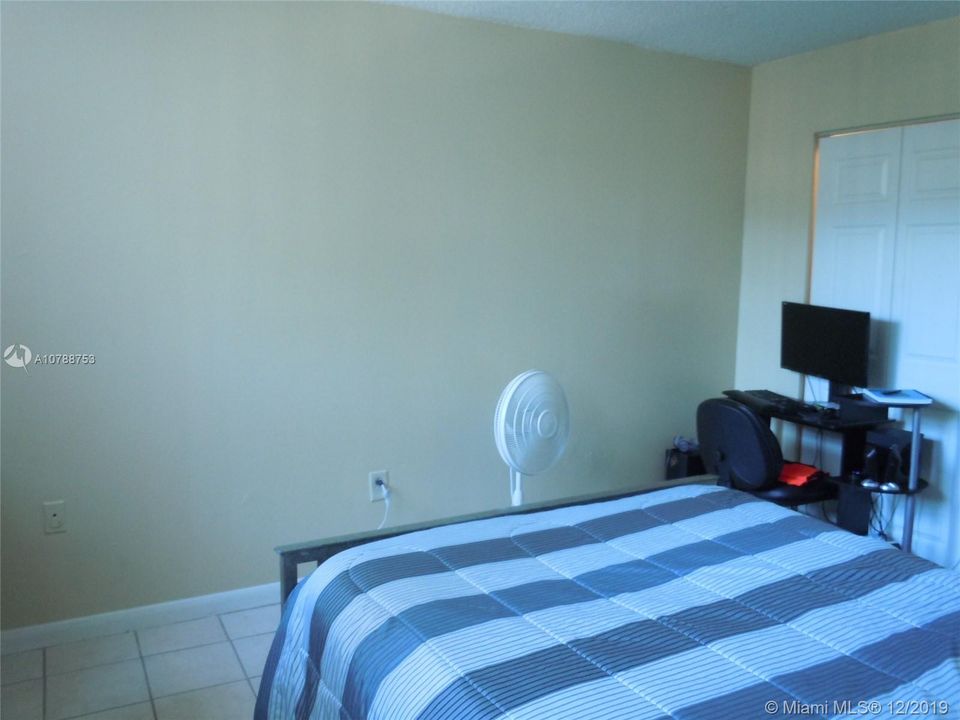 Recently Sold: $199,999 (2 beds, 2 baths, 982 Square Feet)