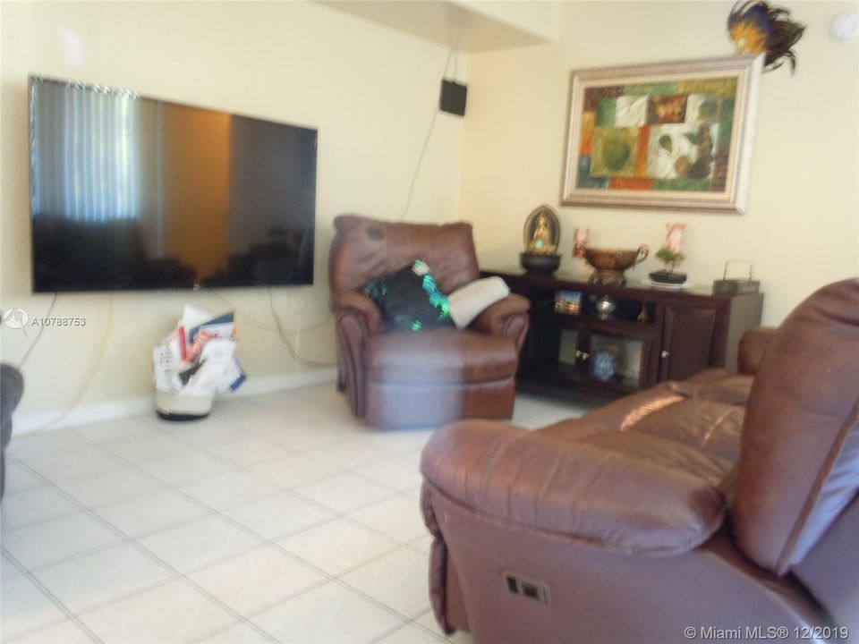 Recently Sold: $199,999 (2 beds, 2 baths, 982 Square Feet)