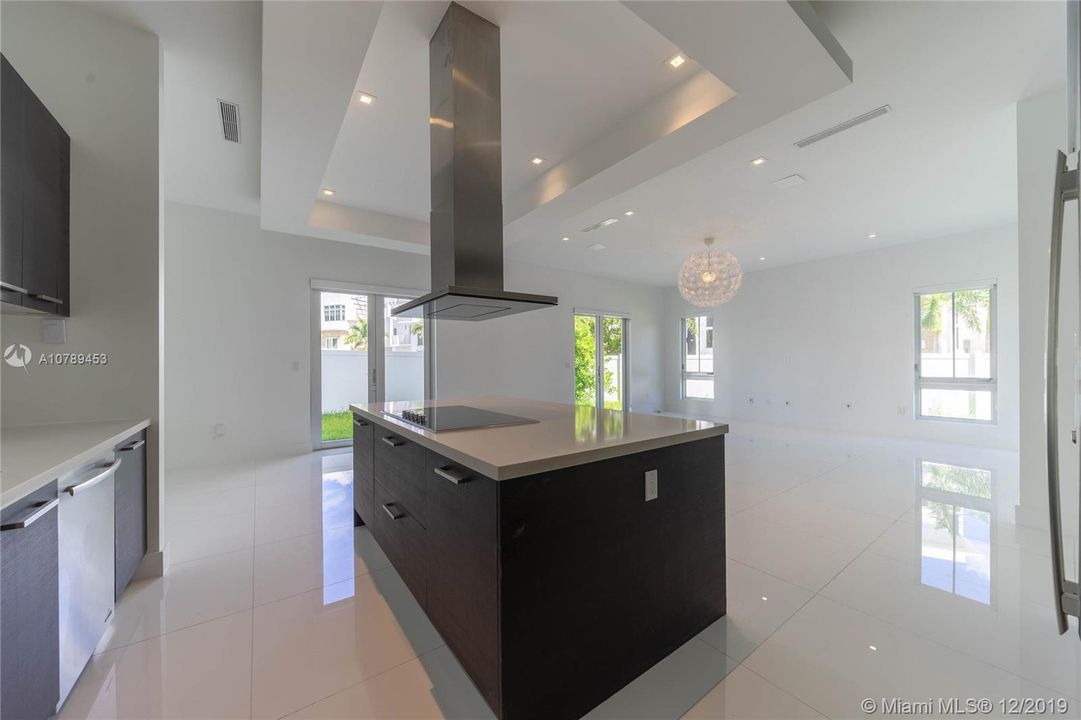 Recientemente alquilado: $5,900 (5 camas, 6 baños, 4319 Pies cuadrados)