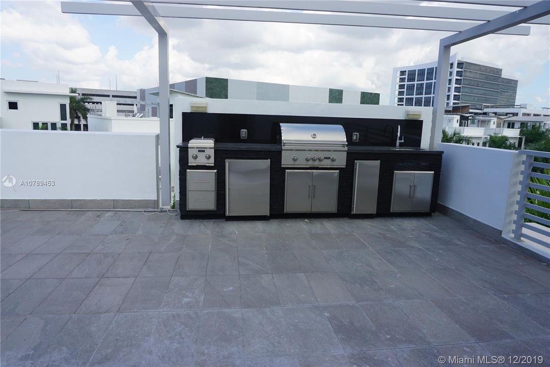 Recientemente alquilado: $5,900 (5 camas, 6 baños, 4319 Pies cuadrados)