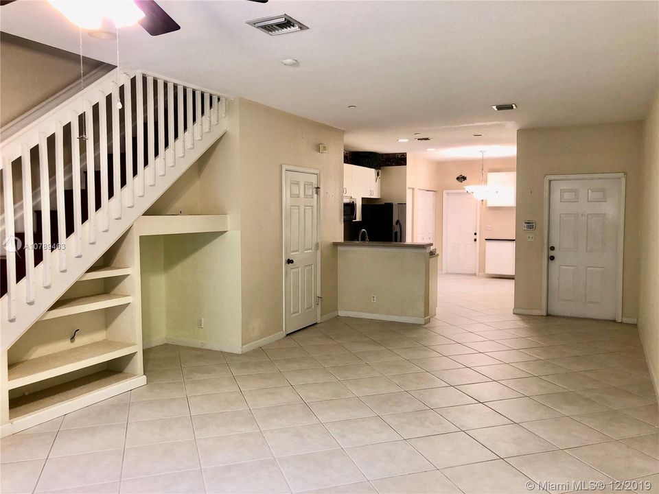 Recently Rented: $1,950 (2 beds, 2 baths, 1605 Square Feet)