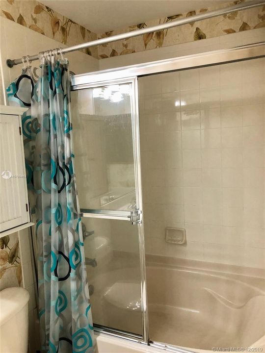 Recently Rented: $1,950 (2 beds, 2 baths, 1605 Square Feet)