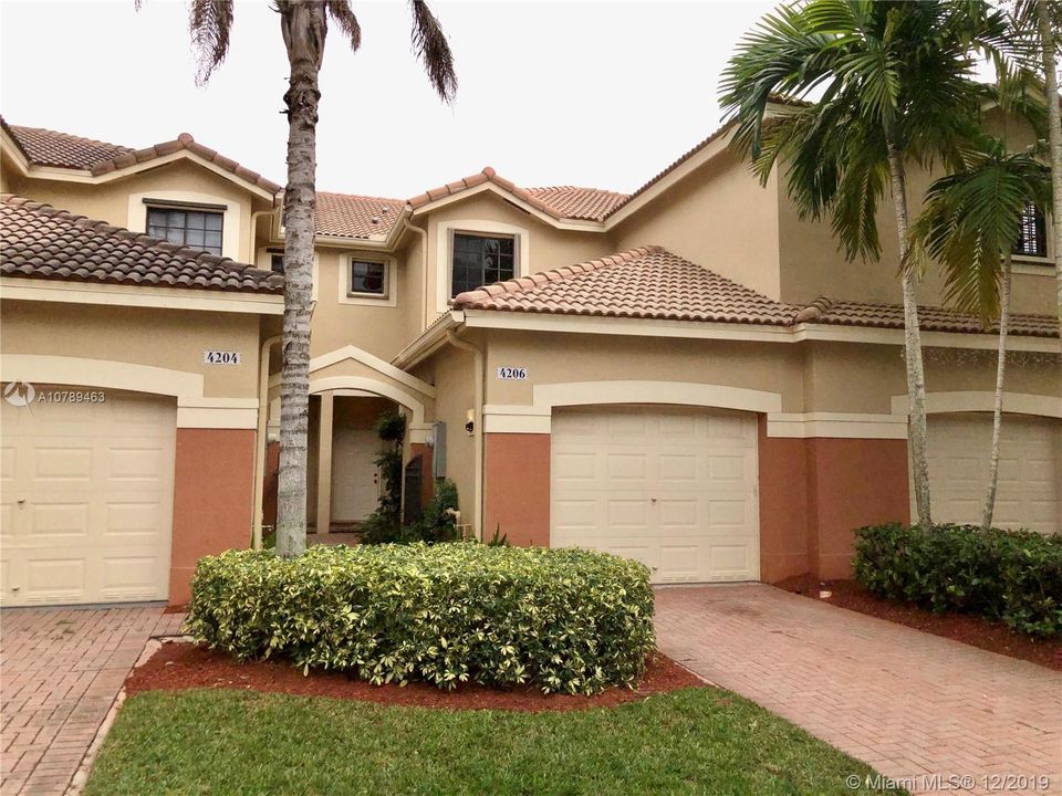 Recently Rented: $1,950 (2 beds, 2 baths, 1605 Square Feet)