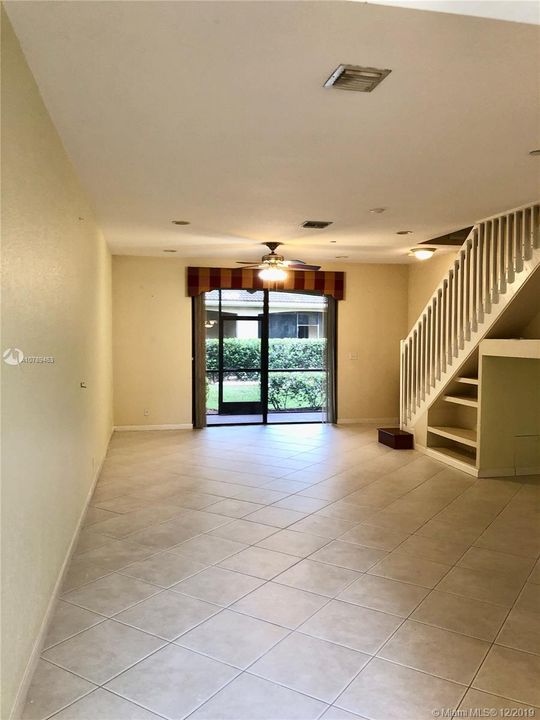 Recently Rented: $1,950 (2 beds, 2 baths, 1605 Square Feet)