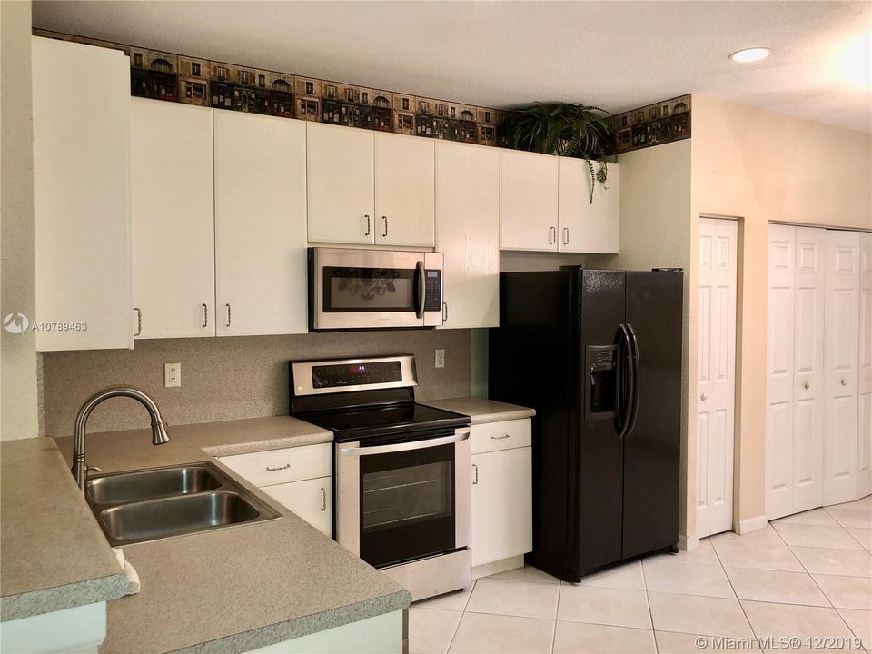 Recently Rented: $1,950 (2 beds, 2 baths, 1605 Square Feet)