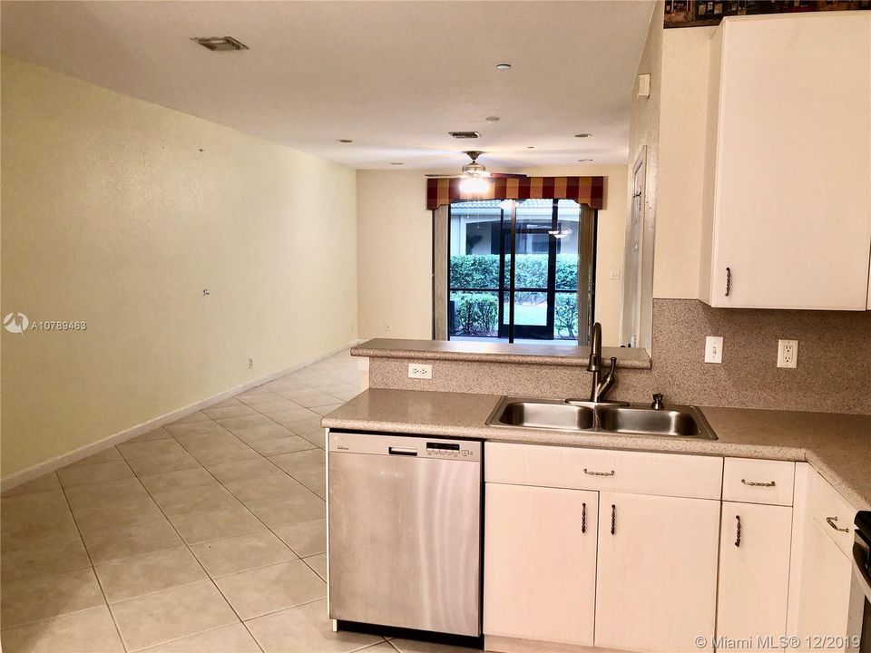Recently Rented: $1,950 (2 beds, 2 baths, 1605 Square Feet)