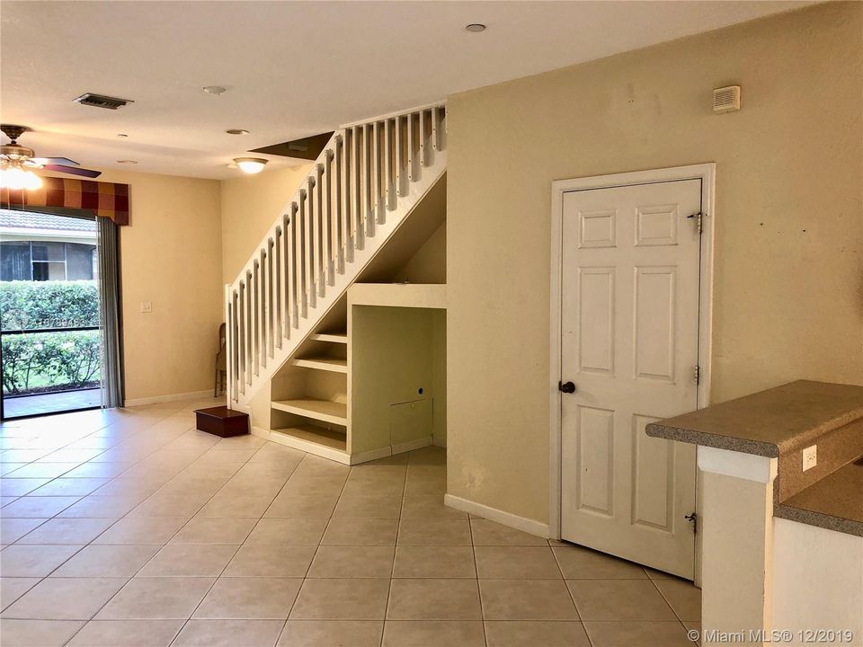 Recently Rented: $1,950 (2 beds, 2 baths, 1605 Square Feet)