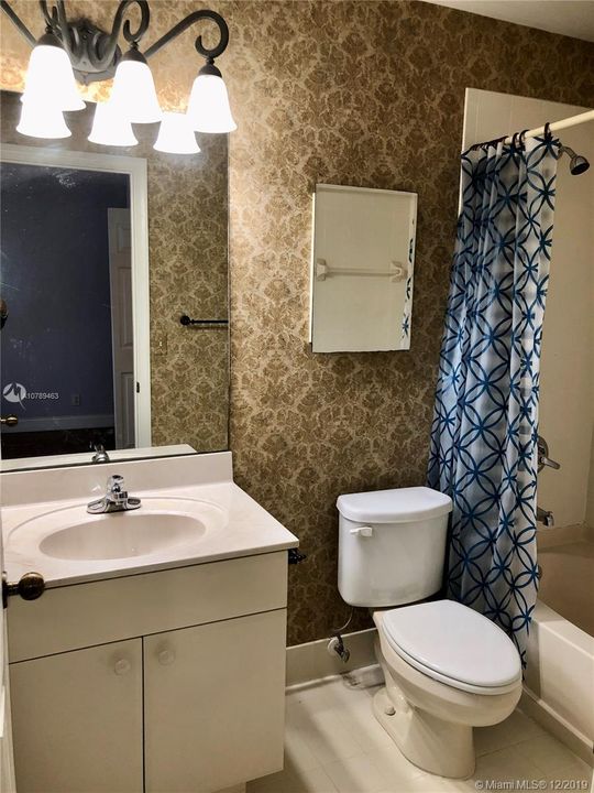 Recently Rented: $1,950 (2 beds, 2 baths, 1605 Square Feet)