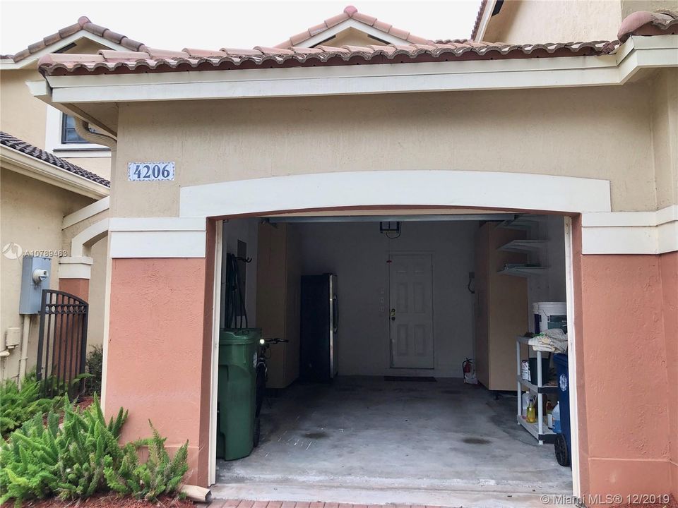 Recently Rented: $1,950 (2 beds, 2 baths, 1605 Square Feet)