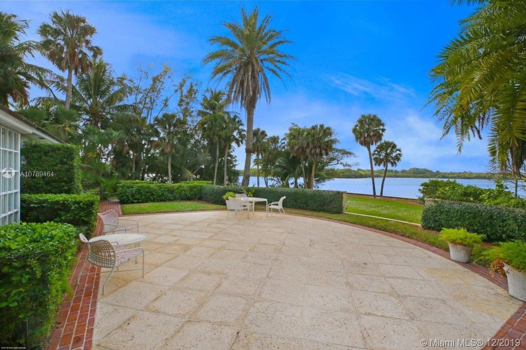 Recently Sold: $6,250,000 (3 beds, 4 baths, 2242 Square Feet)