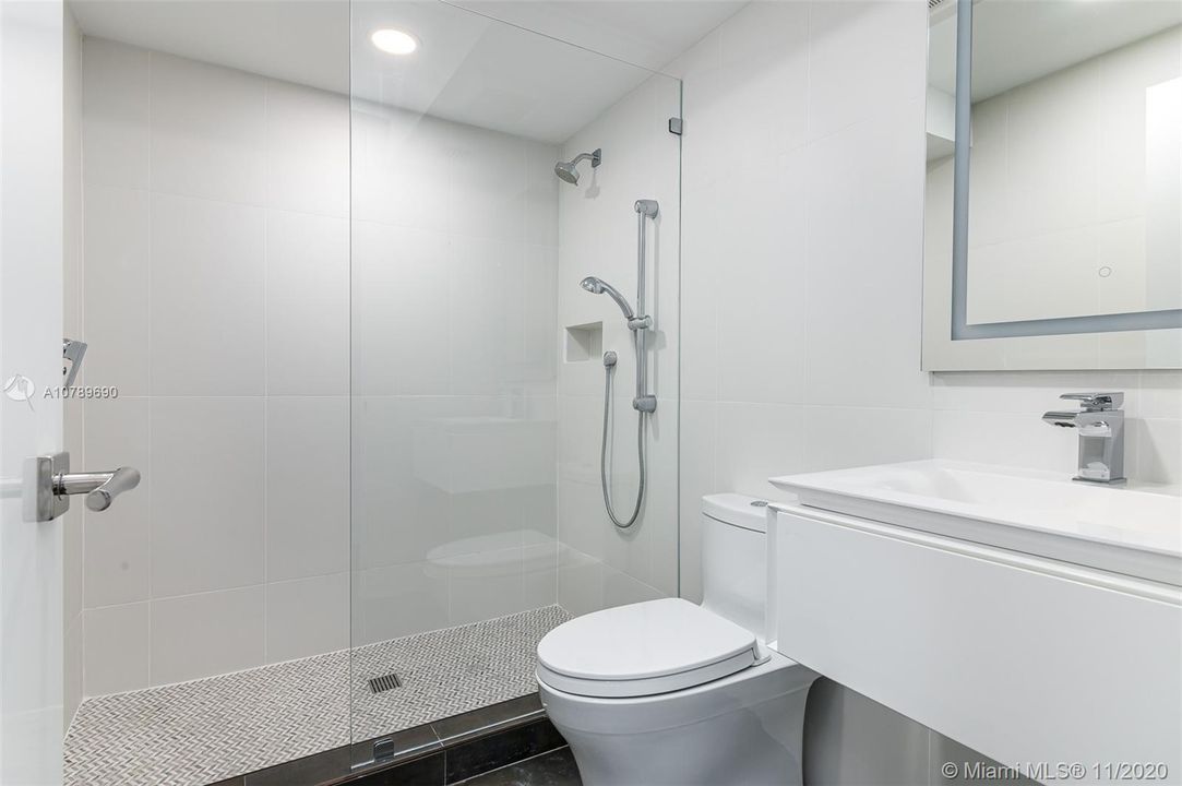 Vendido Recientemente: $1,495,000 (2 camas, 2 baños, 1526 Pies cuadrados)