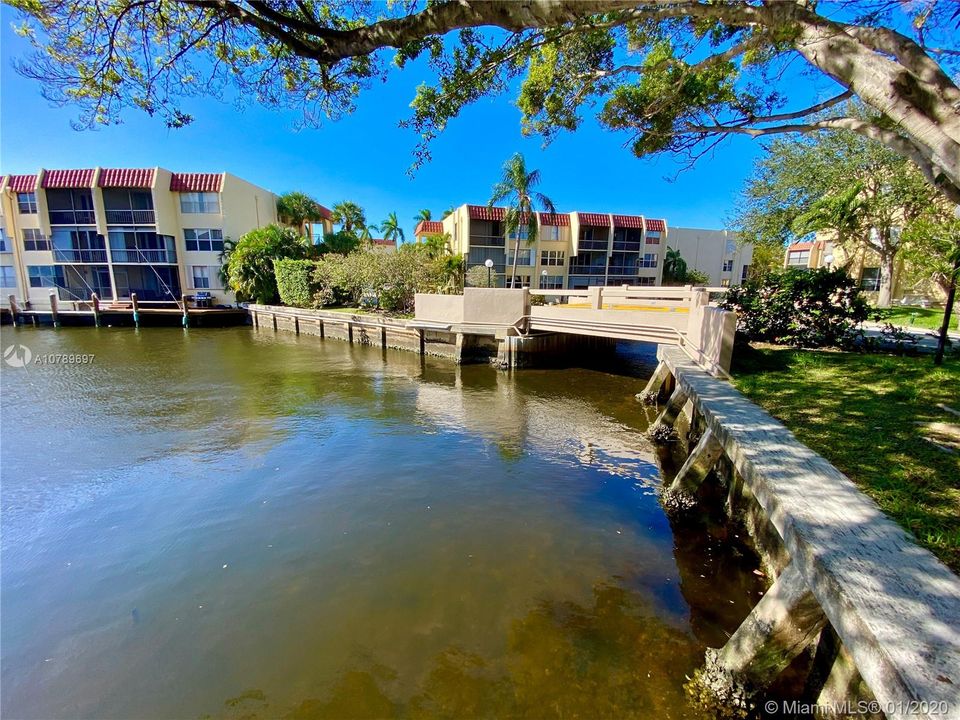 ISLAND CLUB SURROUNDING CANALS