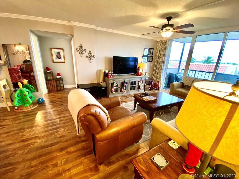 FAMILY/LIVING AREA