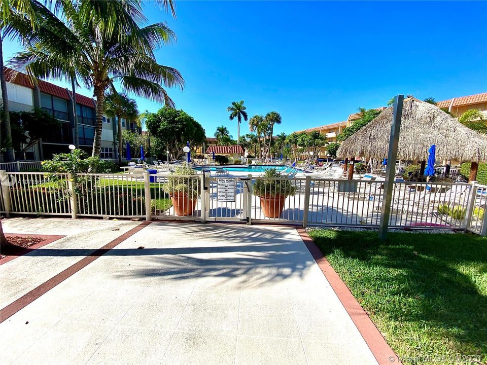 COMMUNITY HEATED POOL