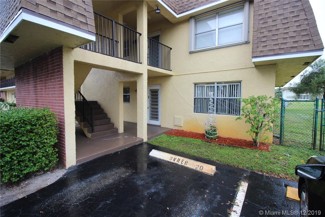Vendido Recientemente: $98,000 (2 camas, 2 baños, 1005 Pies cuadrados)