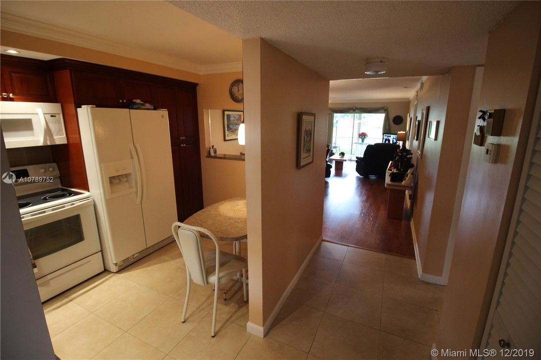 Vendido Recientemente: $98,000 (2 camas, 2 baños, 1005 Pies cuadrados)