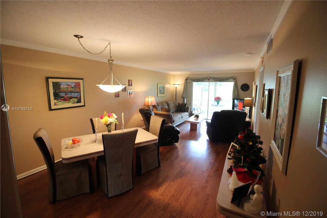Vendido Recientemente: $98,000 (2 camas, 2 baños, 1005 Pies cuadrados)